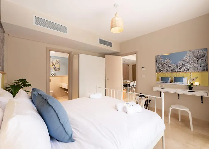 Exotic 1bdr W Outdoor Terrace Pool & Access