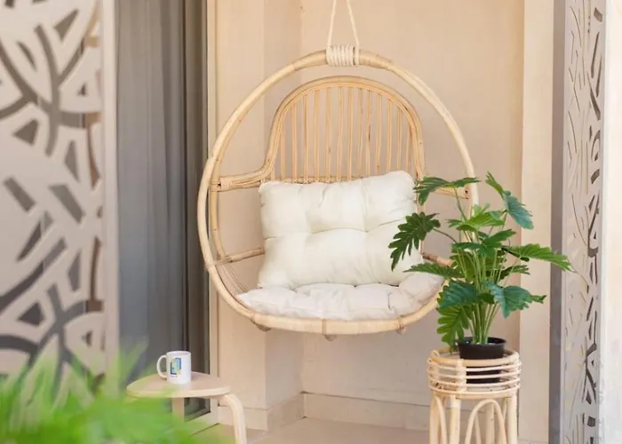 Exotic 1bdr W Outdoor Terrace Pool & Access Apartment *