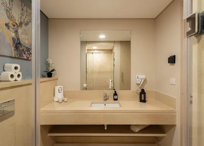 Apartment Exotic 1bdr W Outdoor Terrace Pool & Access