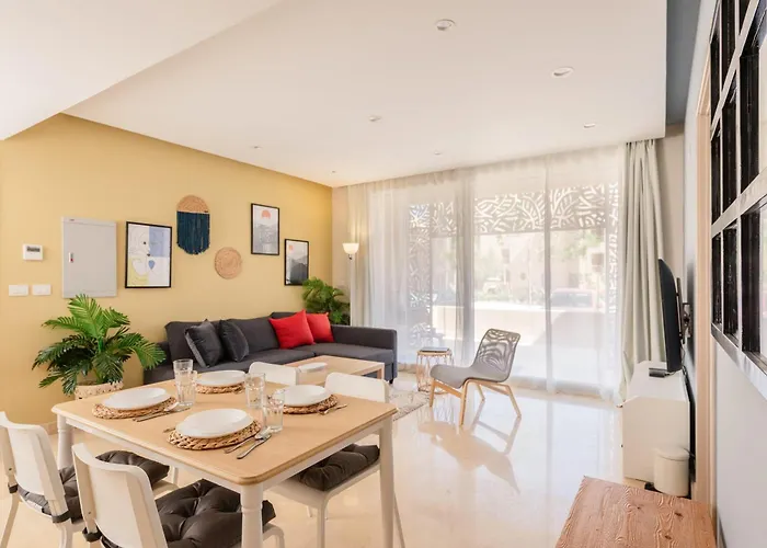 Exotic 1bdr W Outdoor Terrace Pool & Access Apartment *