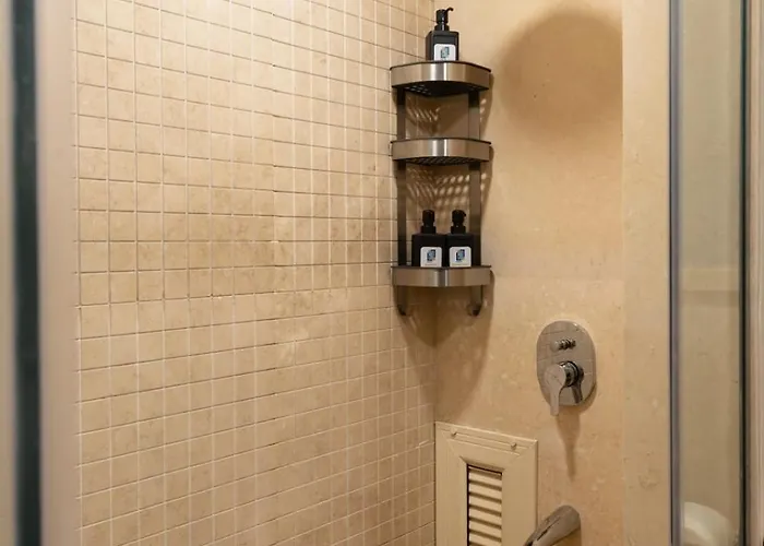Apartment Exotic 1bdr W Outdoor Terrace Pool & Access