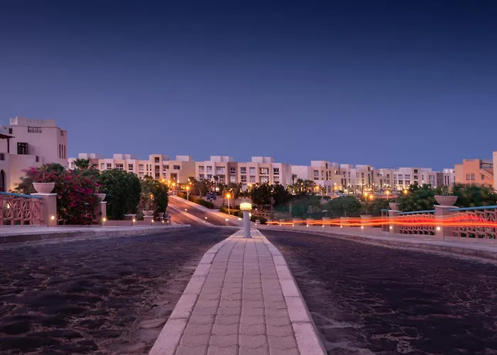 Exotic 1bdr W Outdoor Terrace Pool & Access Apartment *